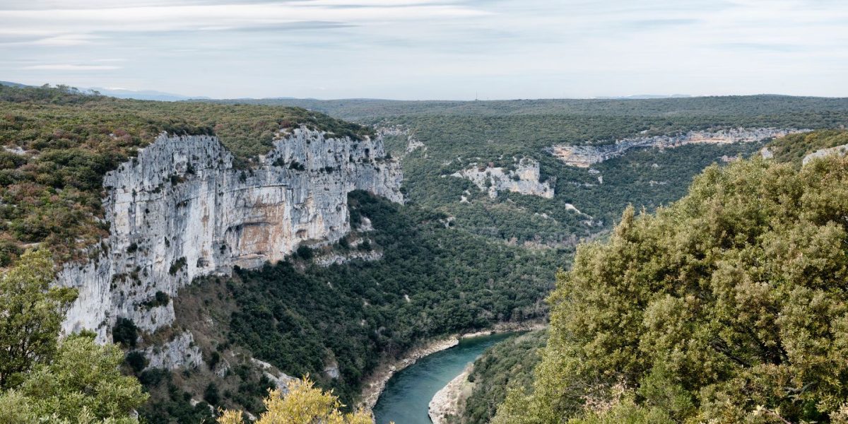 decouvrez-lardeche-idee-week-end-de-3-jours-autour-de-vallon-pont-darc-avec-une-exploration-nocturne-encadree